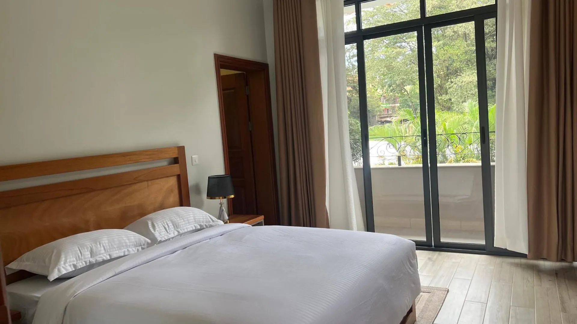 Hotel Medine Square Kampala