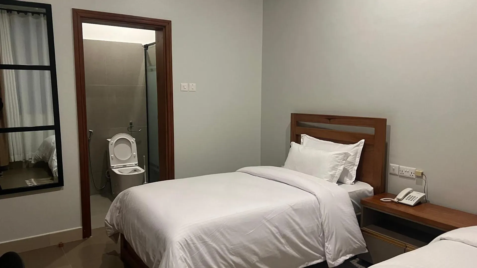 Hotel Medine Square Kampala 0*,  Uganda